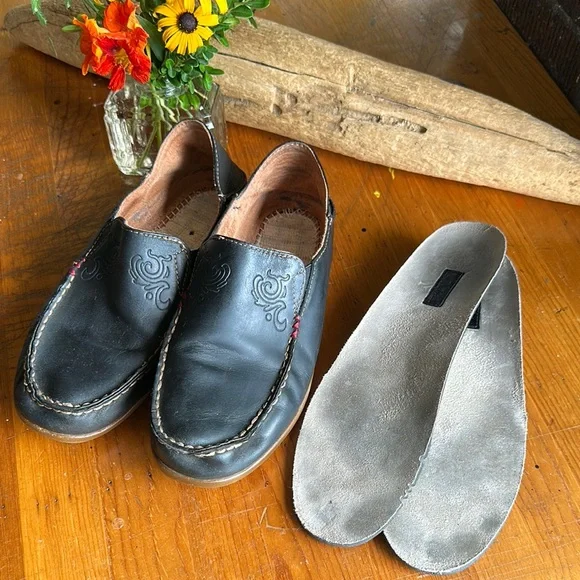 Olukai Nohea nubuck black leather convertible slip on loafer/shoe. Size 7.5 - Picture 7 of 9